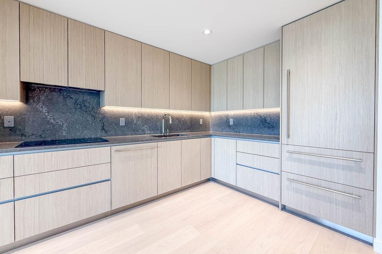 607-777 Harbour Way, North Vancouver, BC, V7P 0G2 - 6