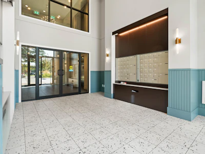 102-45511 Campus Drive - 5