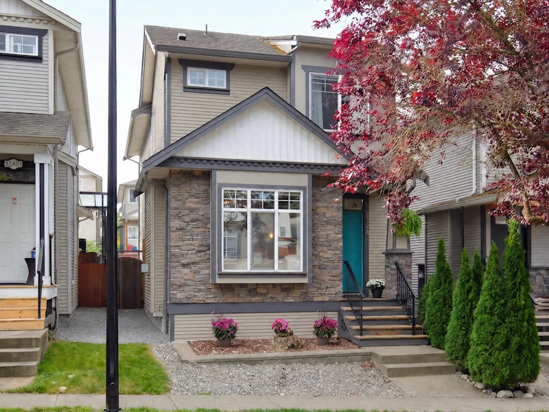 24360 102a Avenue, Maple Ridge BC V2W 2E3