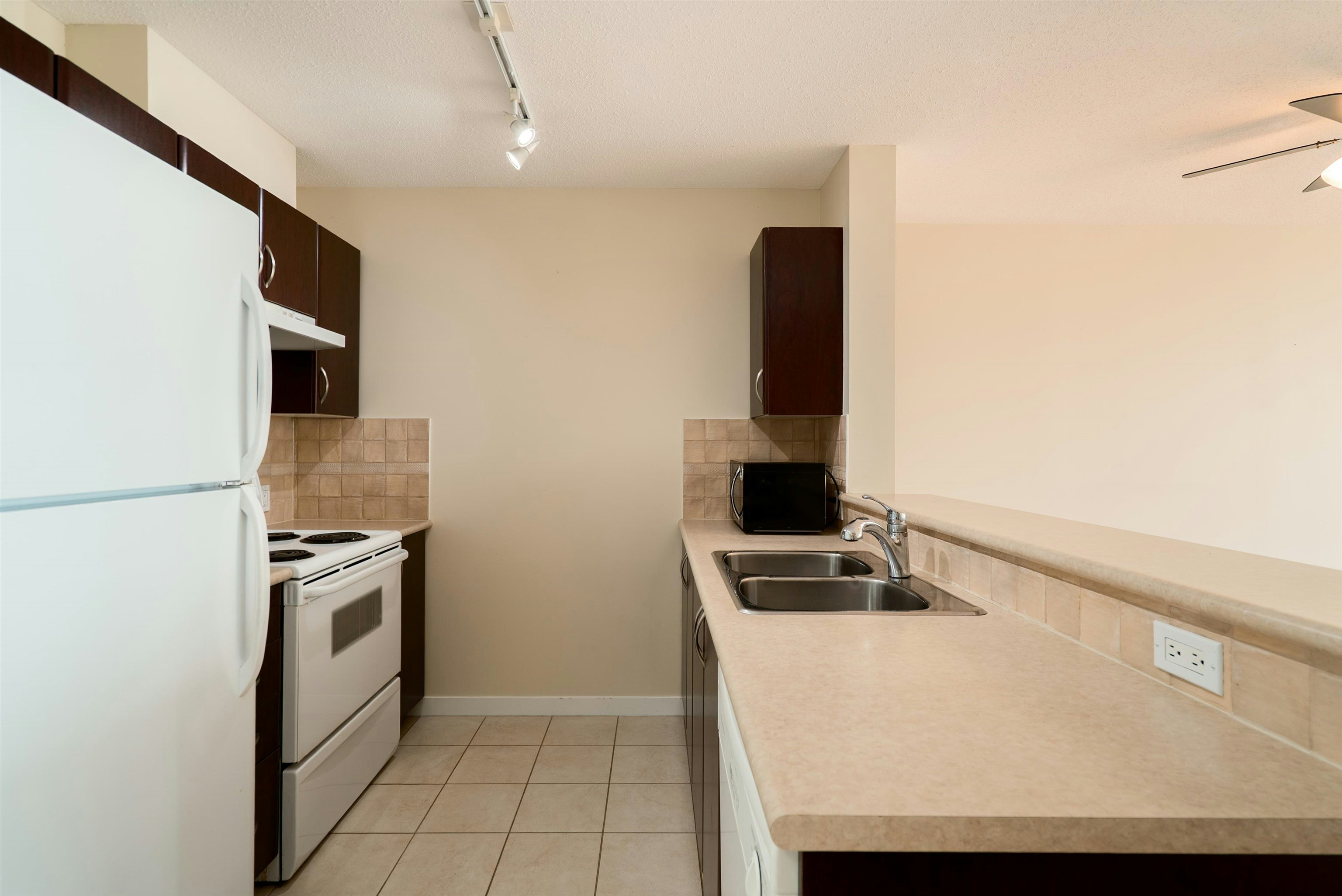 1105-6659 Southoaks Crescent, Burnaby, BC, V5E 4M9 - 10