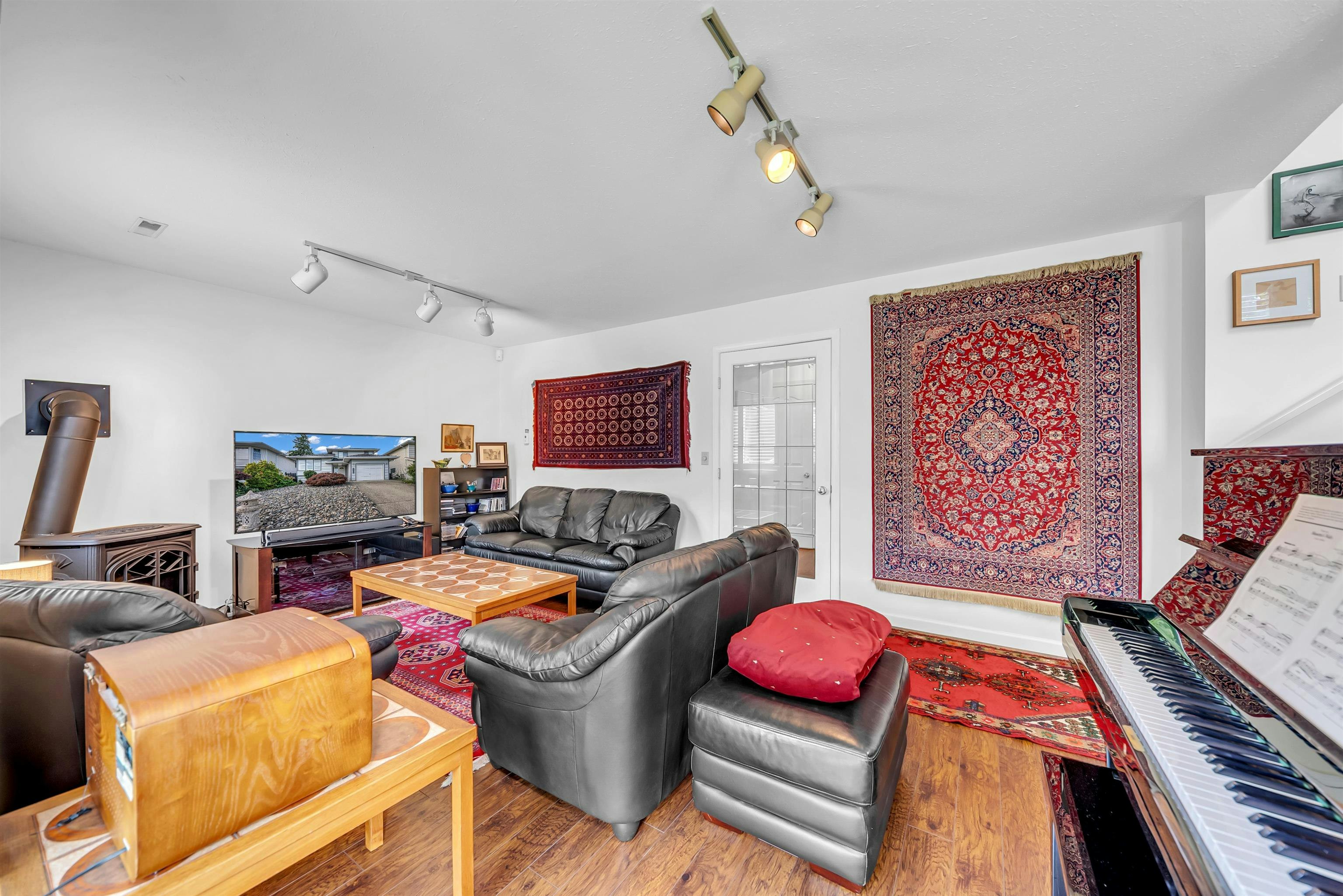 1869 Harbour Street - 5