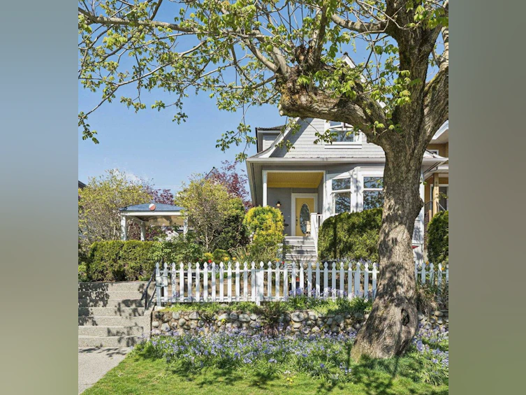 408 E 2nd Street, North Vancouver, BC, V7L 1C8 - 2