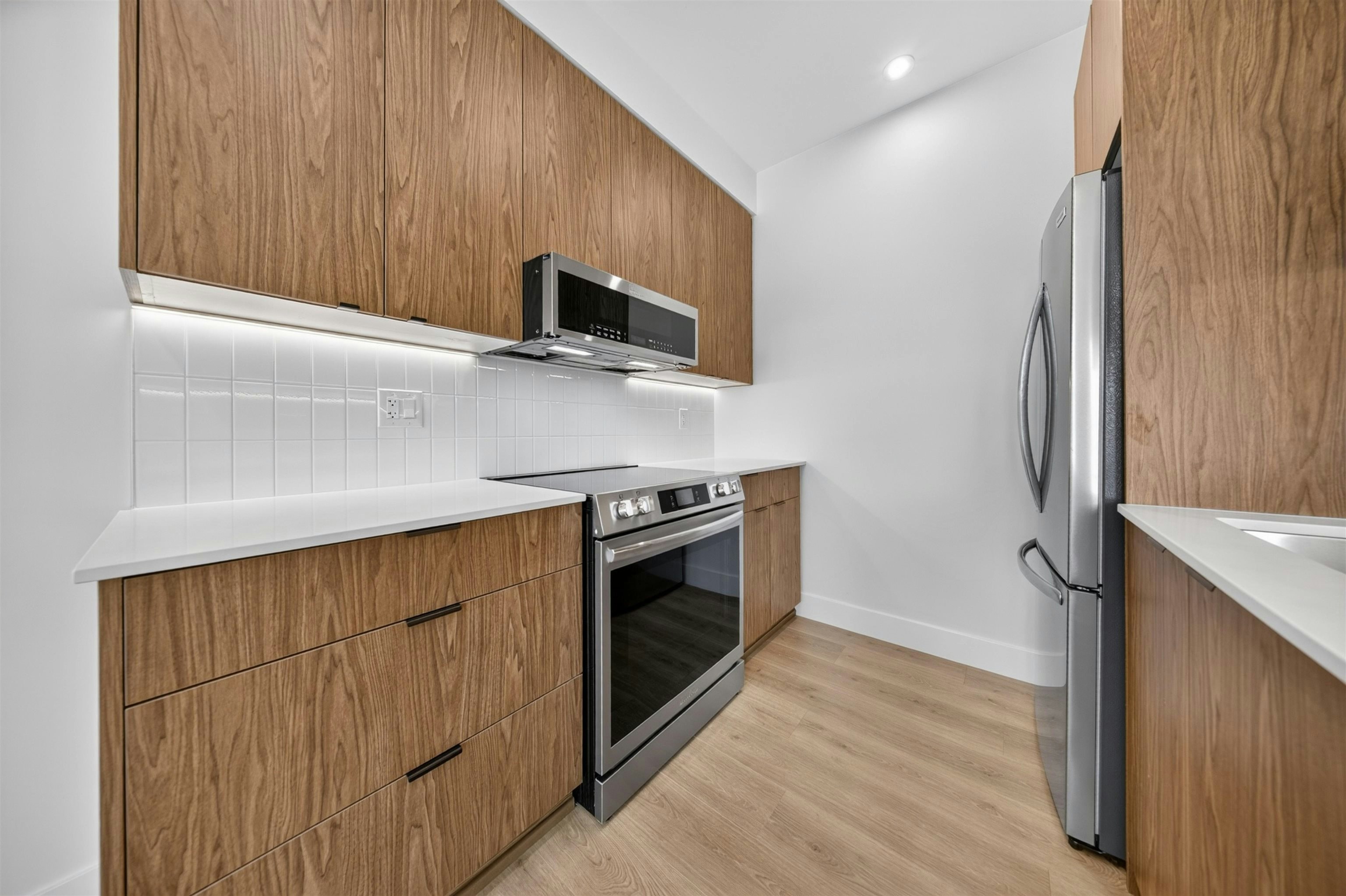303-46187 Thomas Road - 3