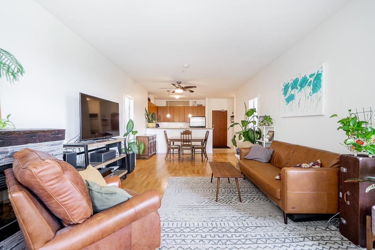316-14 E Royal Avenue - 5