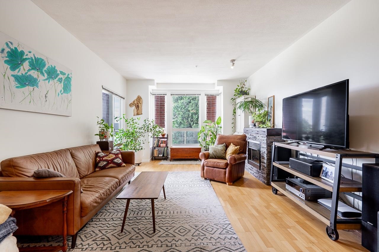 316-14 E Royal Avenue - 3