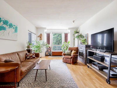 316-14 E Royal Avenue - 3