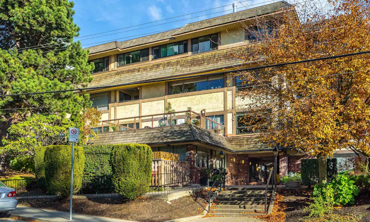 102-1368 Foster Street