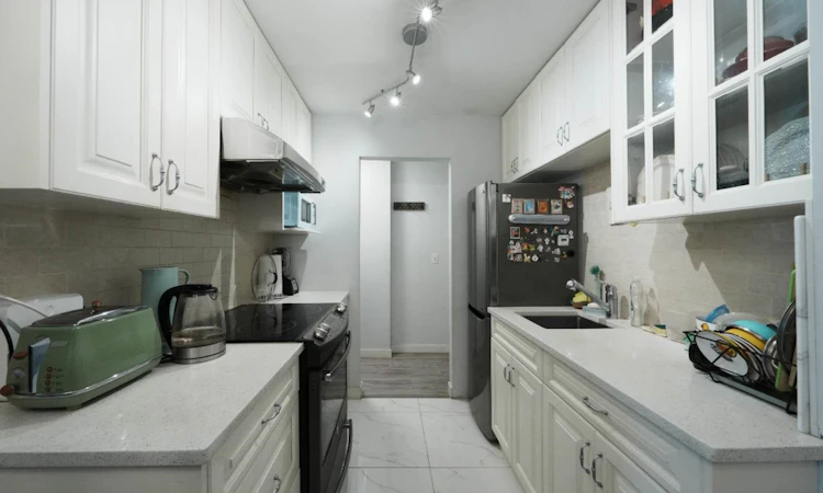 106-7591 Moffatt Road