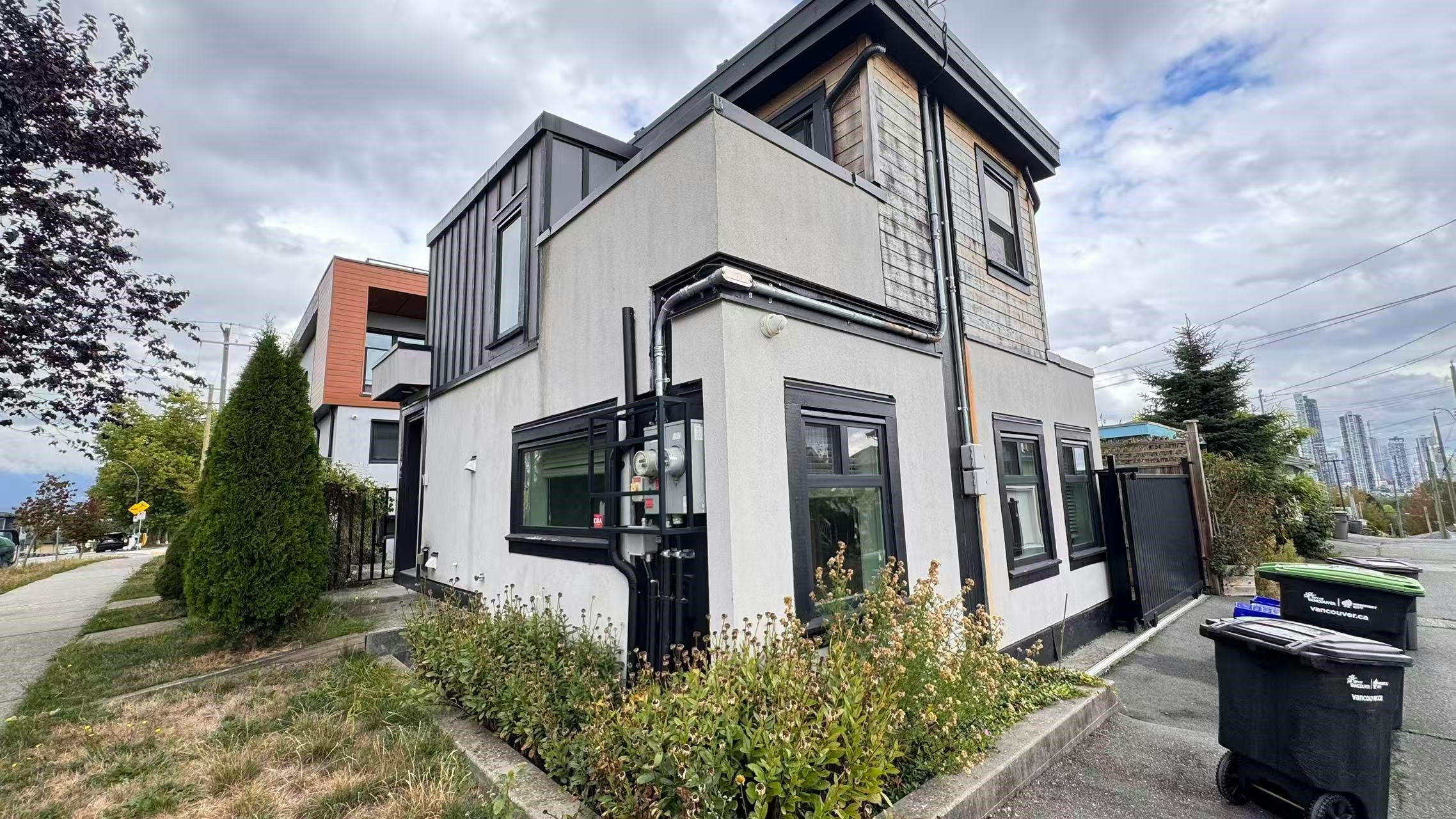 Laneway House-3202 E 5th Avenue, Vancouver, BC, V5M 1P3