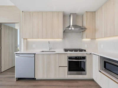 2908-10750 135a Street - 4