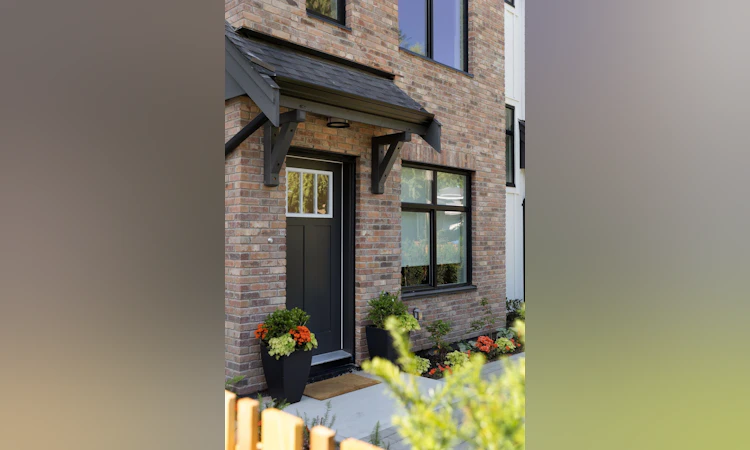 16-2190 Rindall Avenue