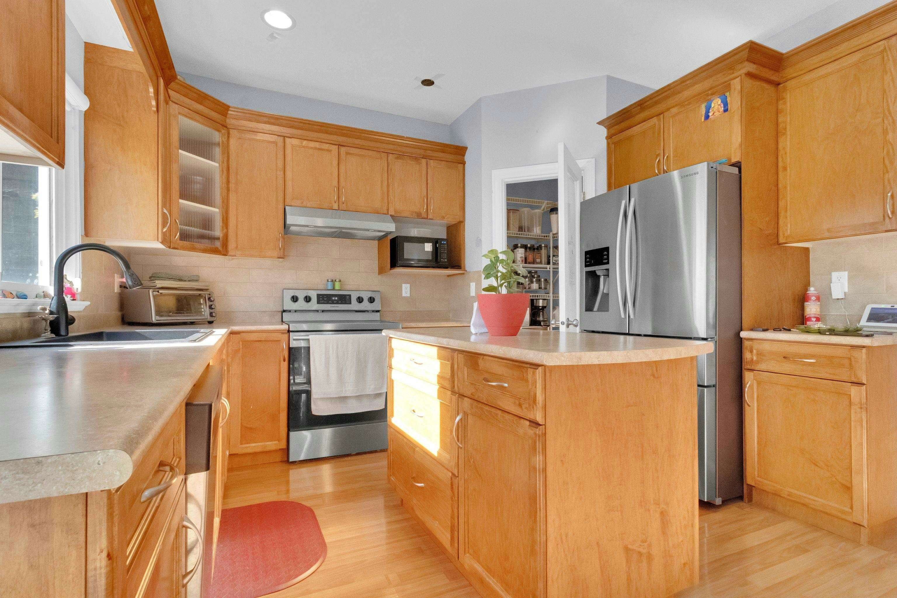 16528 59a Avenue, Surrey, BC, V3S 4N9 - 15