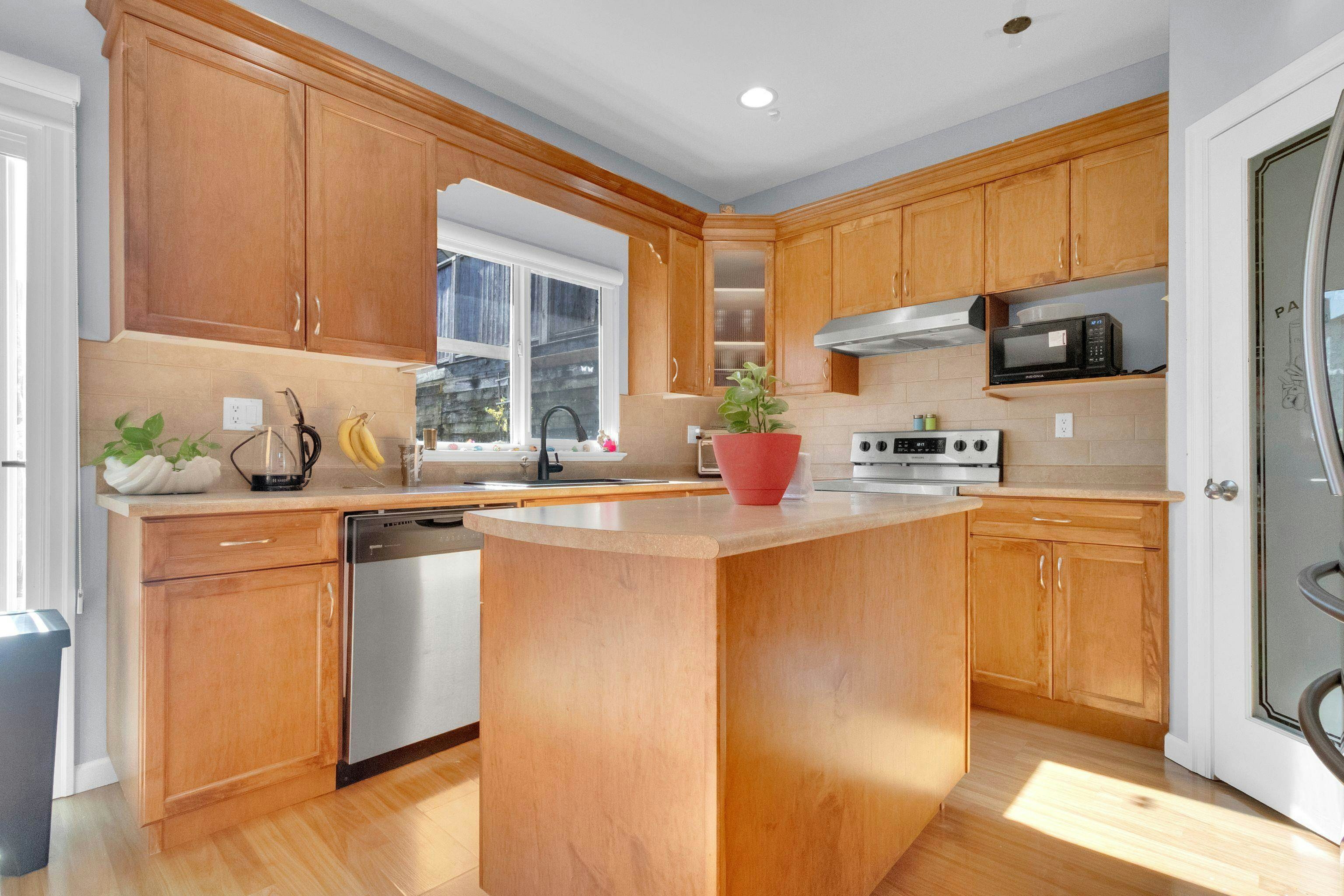 16528 59a Avenue, Surrey, BC, V3S 4N9 - 14