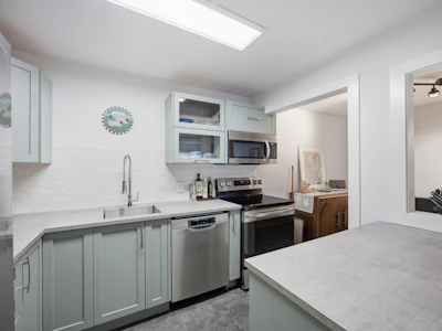 206-1555 Fir Street - 3