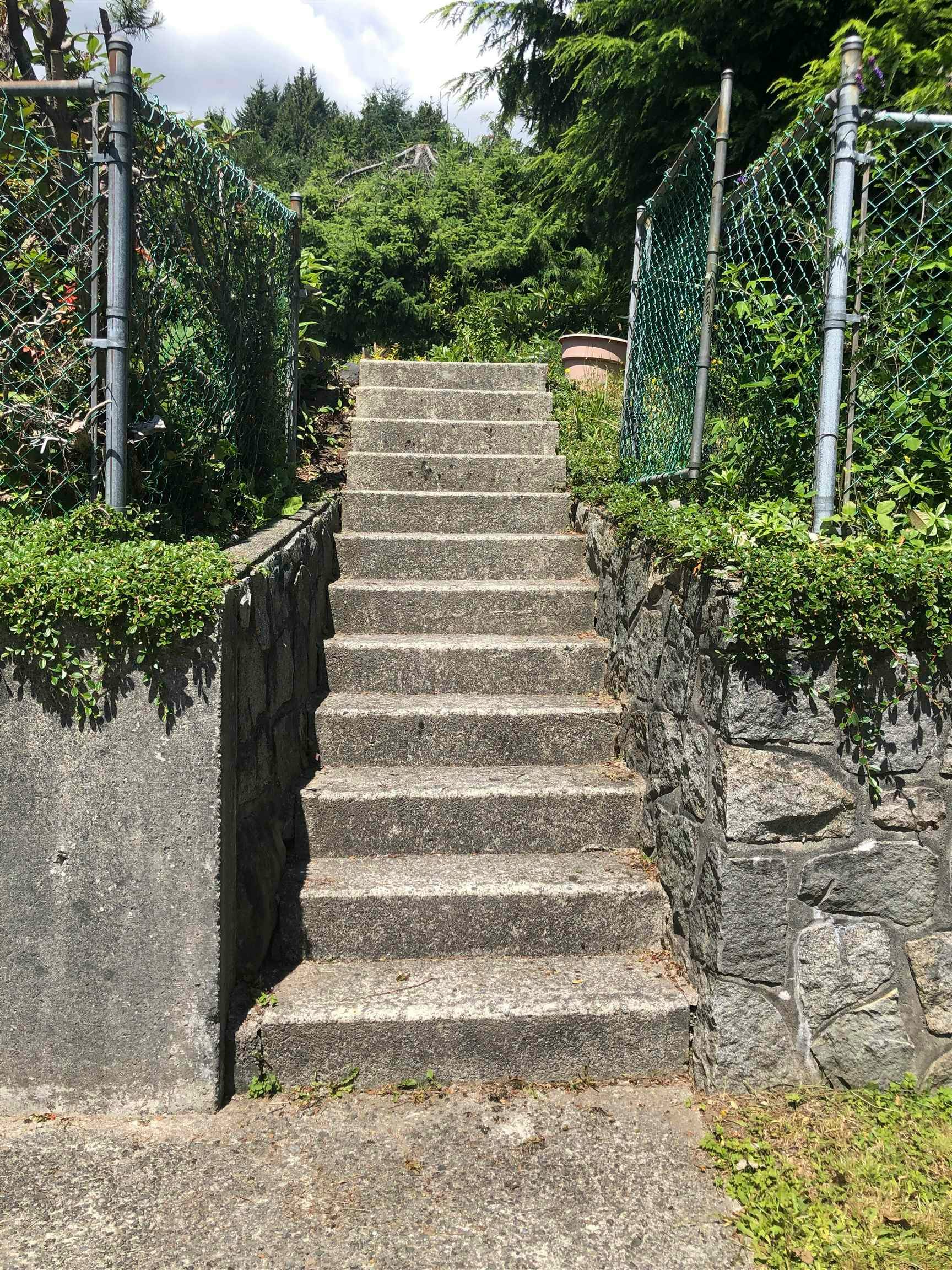 1560 Vinson Creek, West Vancouver, BC, V7S 2Y1 - 2