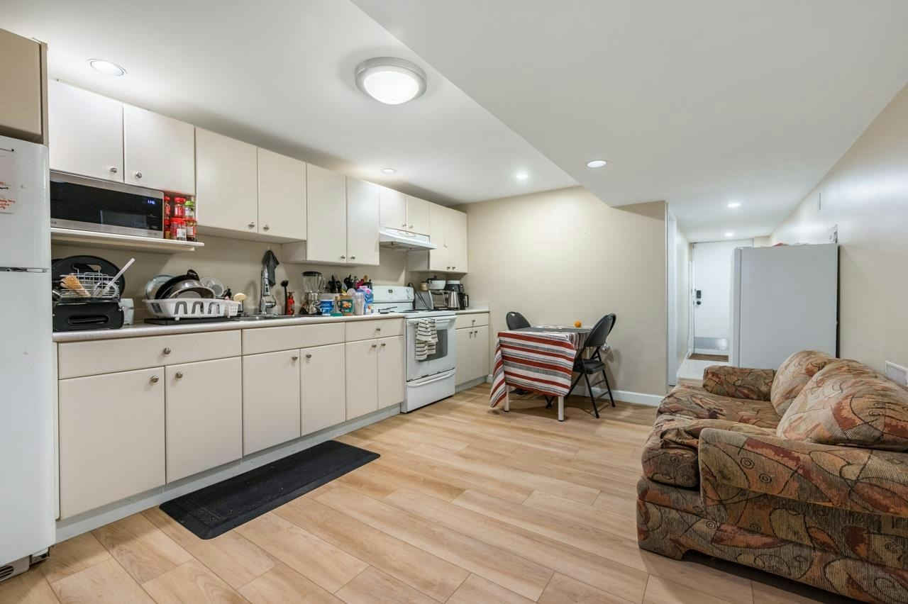 1545 W 49th Avenue, Vancouver, BC, V6M 2R6 - 21