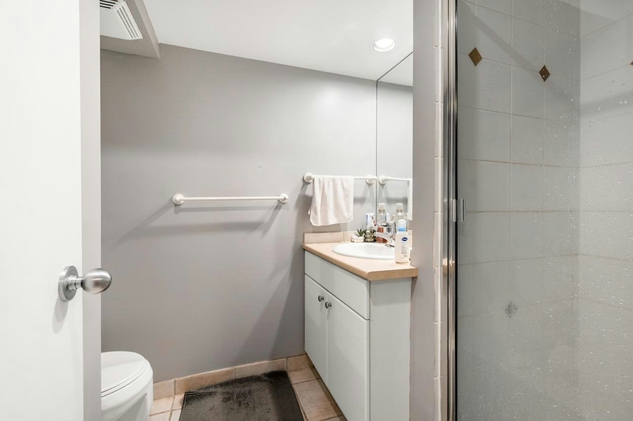 1545 W 49th Avenue, Vancouver, BC, V6M 2R6 - 26