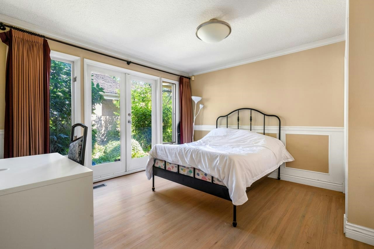 1545 W 49th Avenue, Vancouver, BC, V6M 2R6 - 9