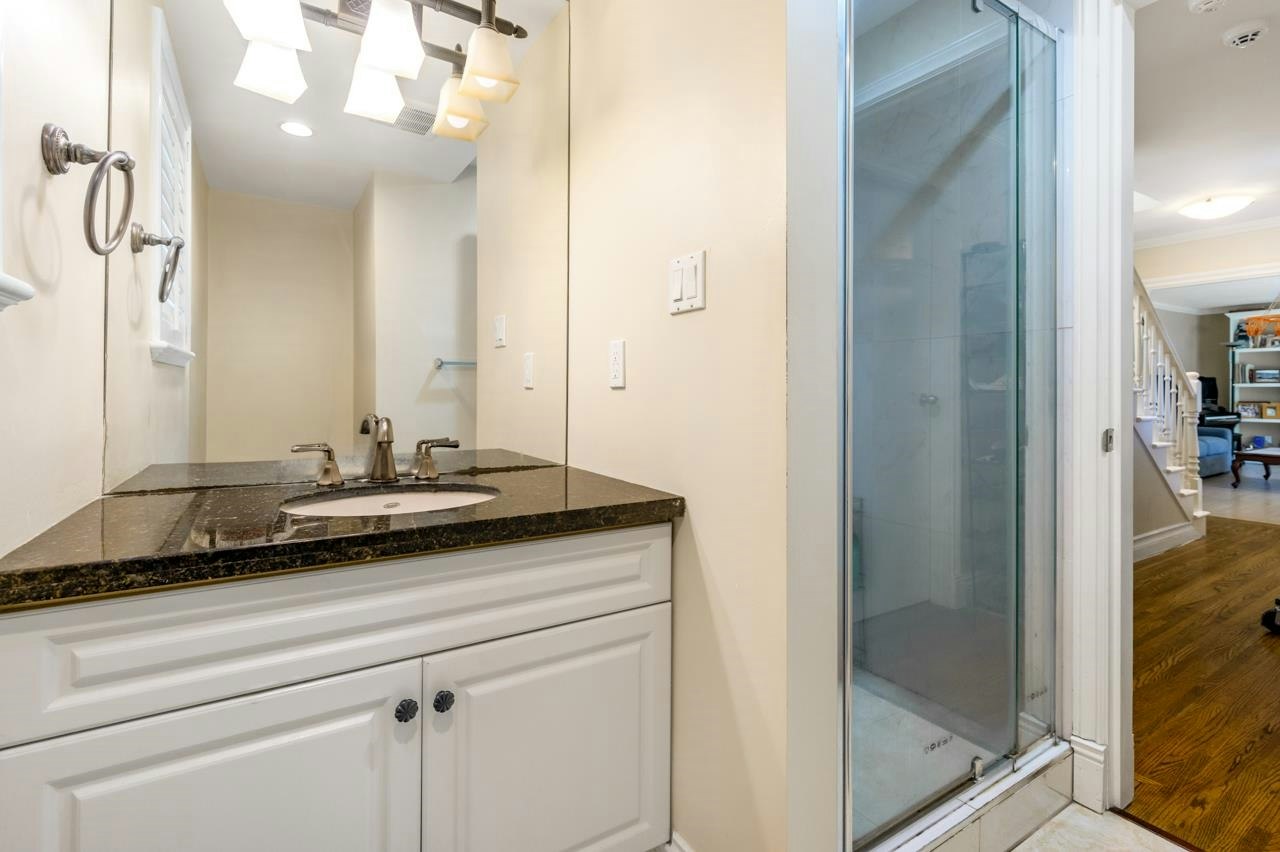 1545 W 49th Avenue, Vancouver, BC, V6M 2R6 - 19