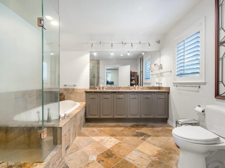 1545 W 49th Avenue, Vancouver, BC, V6M 2R6 - 11