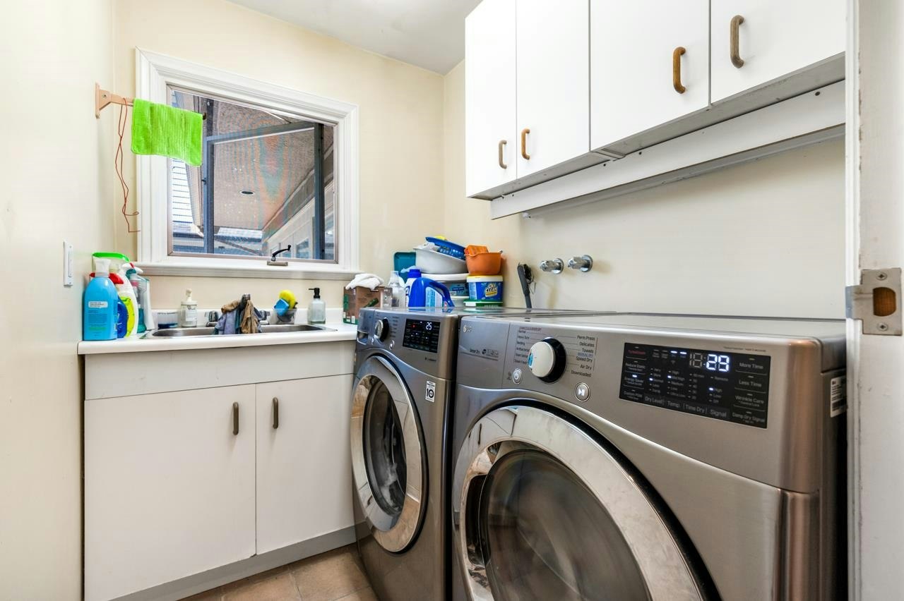 1545 W 49th Avenue, Vancouver, BC, V6M 2R6 - 27
