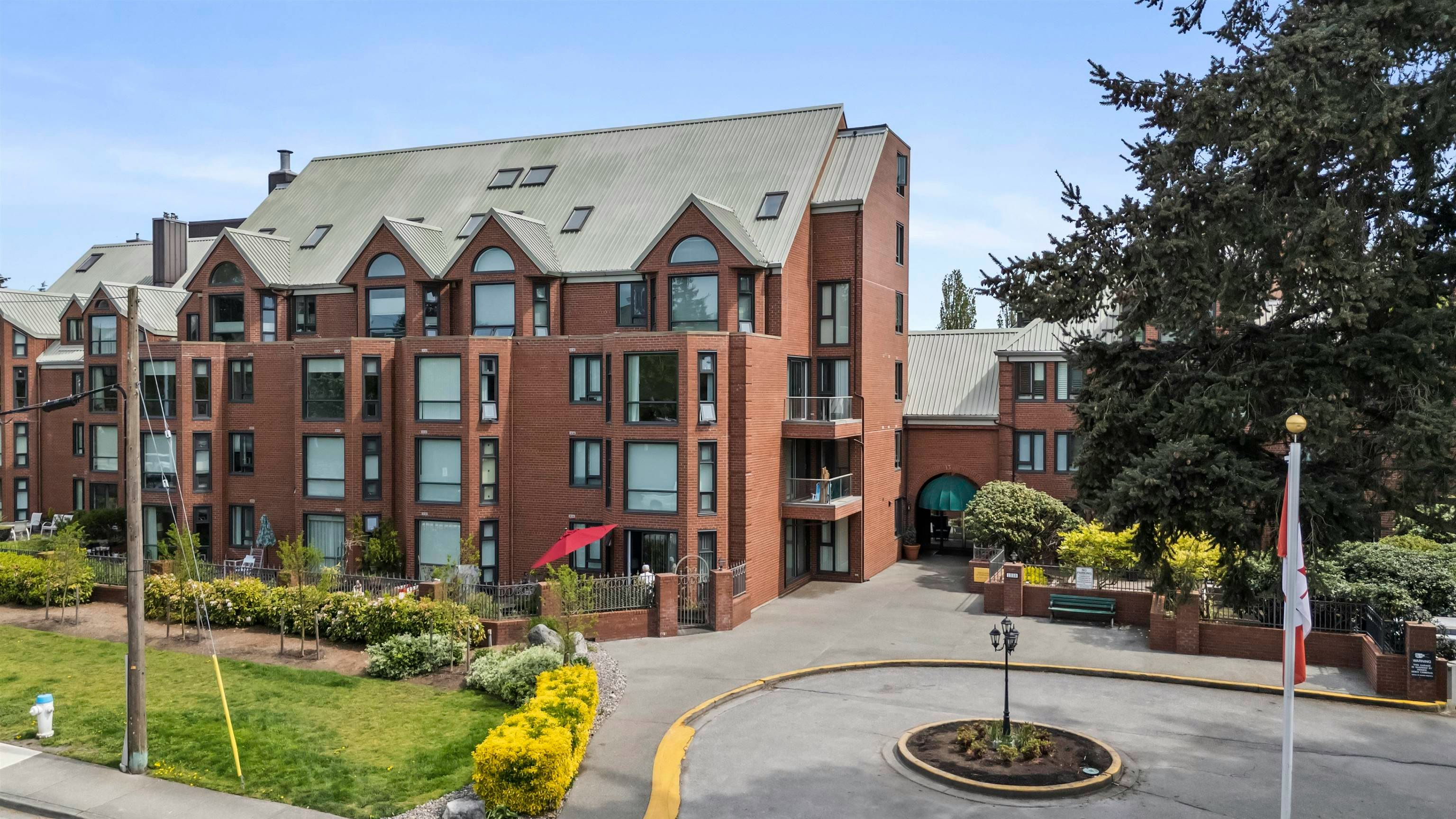 508-1350 View Crescent - 3