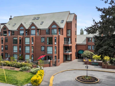 508-1350 View Crescent - 3