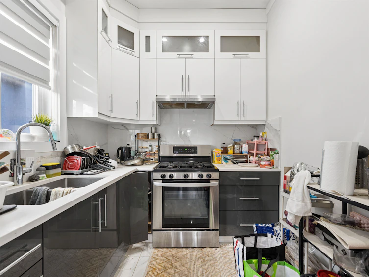 10850 156 Street, Surrey, BC, V3R 6J6 - 10