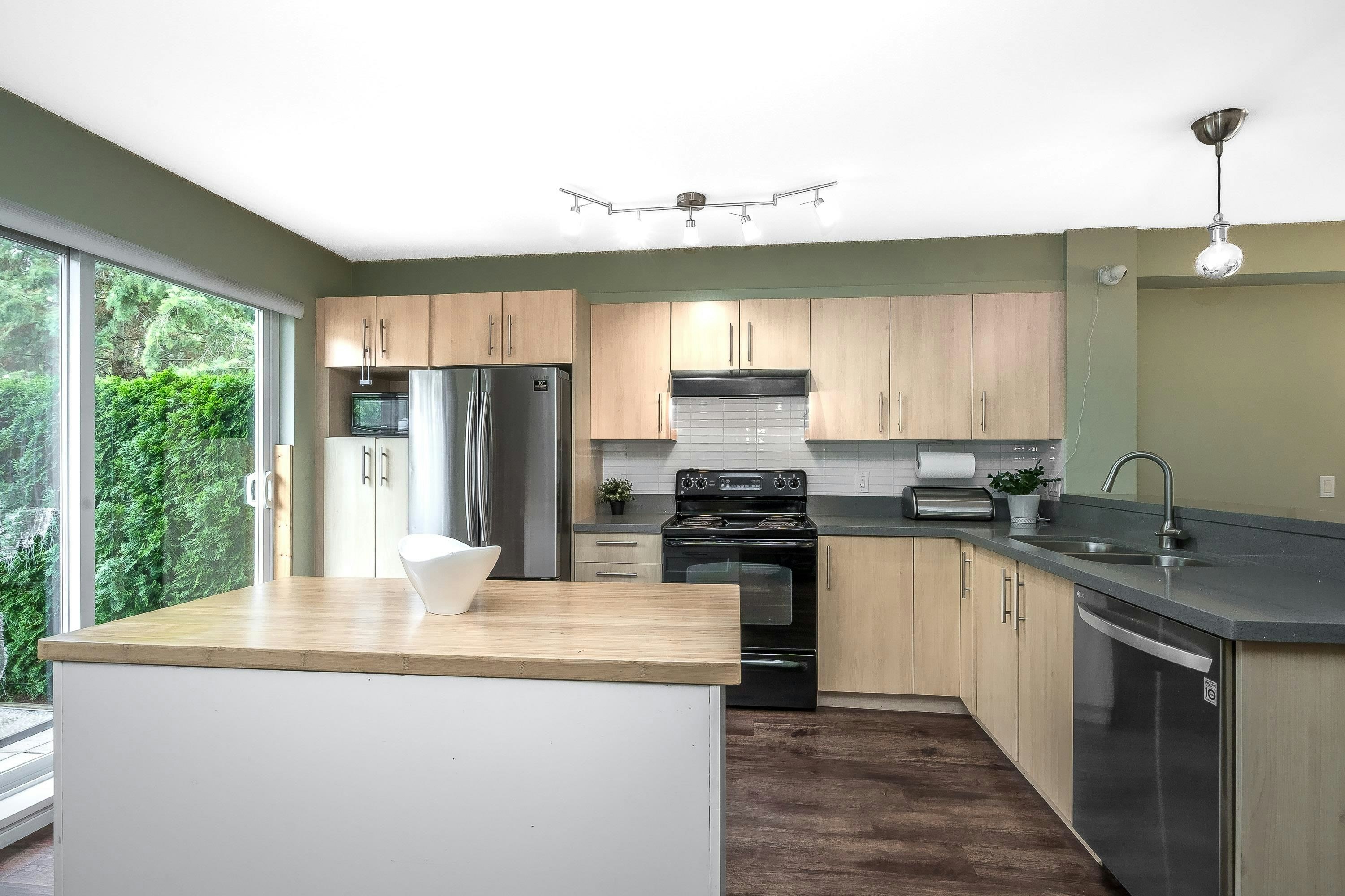 33-20875 80 Avenue, Langley, BC, V2Y 2Y1