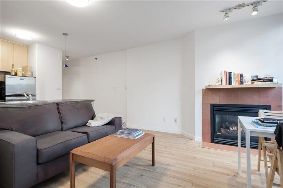 807-819 Hamilton Street, Vancouver, BC, V6B 6M2 - 4