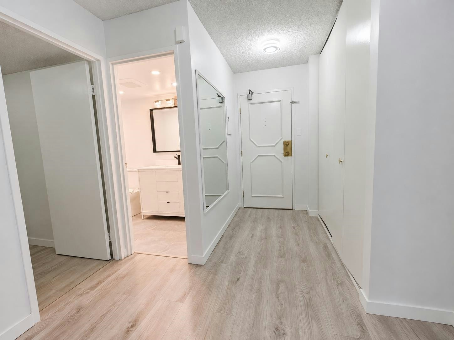 409-2024 W Fullerton Avenue, North Vancouver, BC, V7P 3G8 - 3