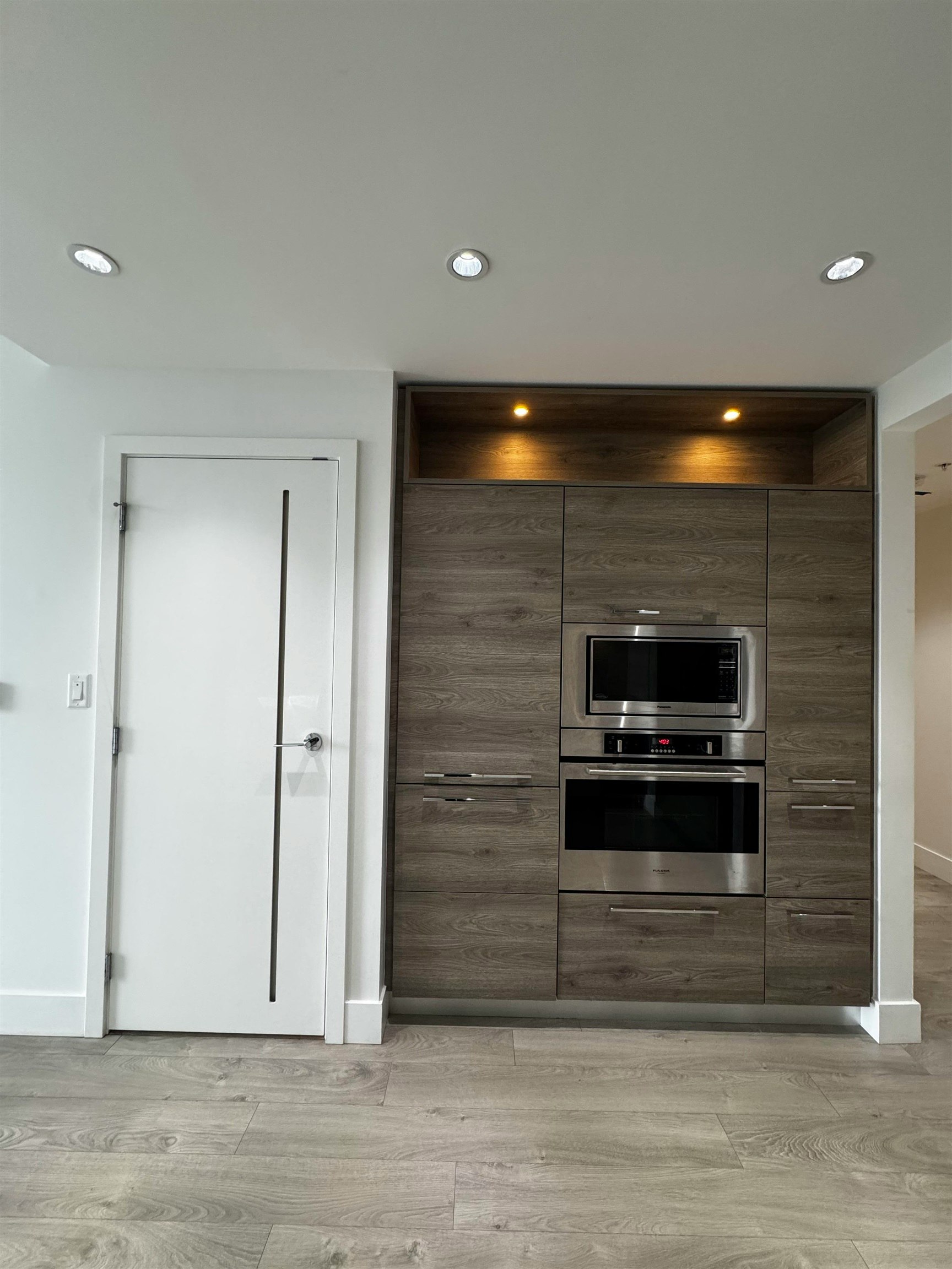 709-7388 Kingsway, Burnaby, BC, V3N 0G9 - 7