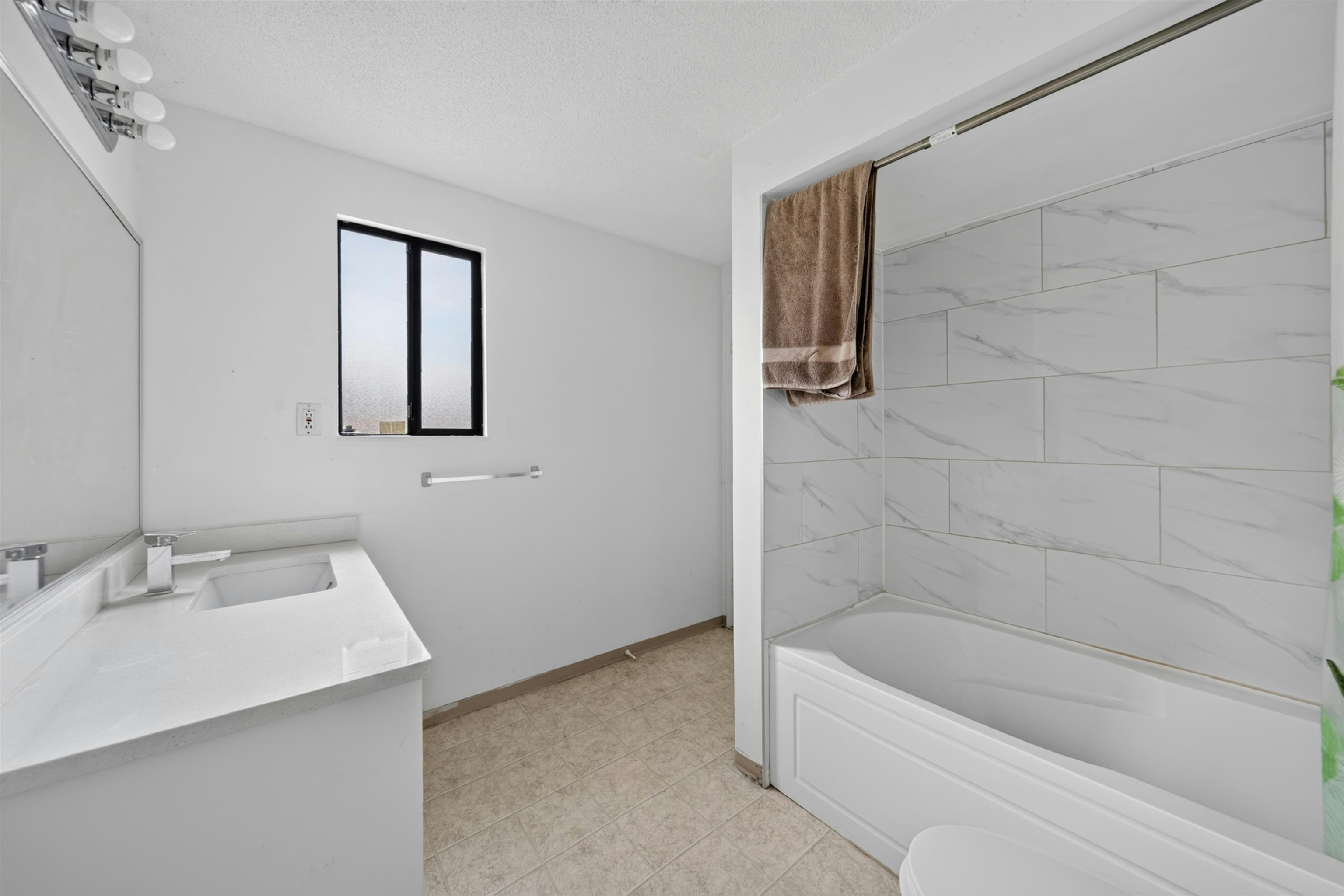 6439 Azure Road, Richmond, BC, V7C 2R8 - 26