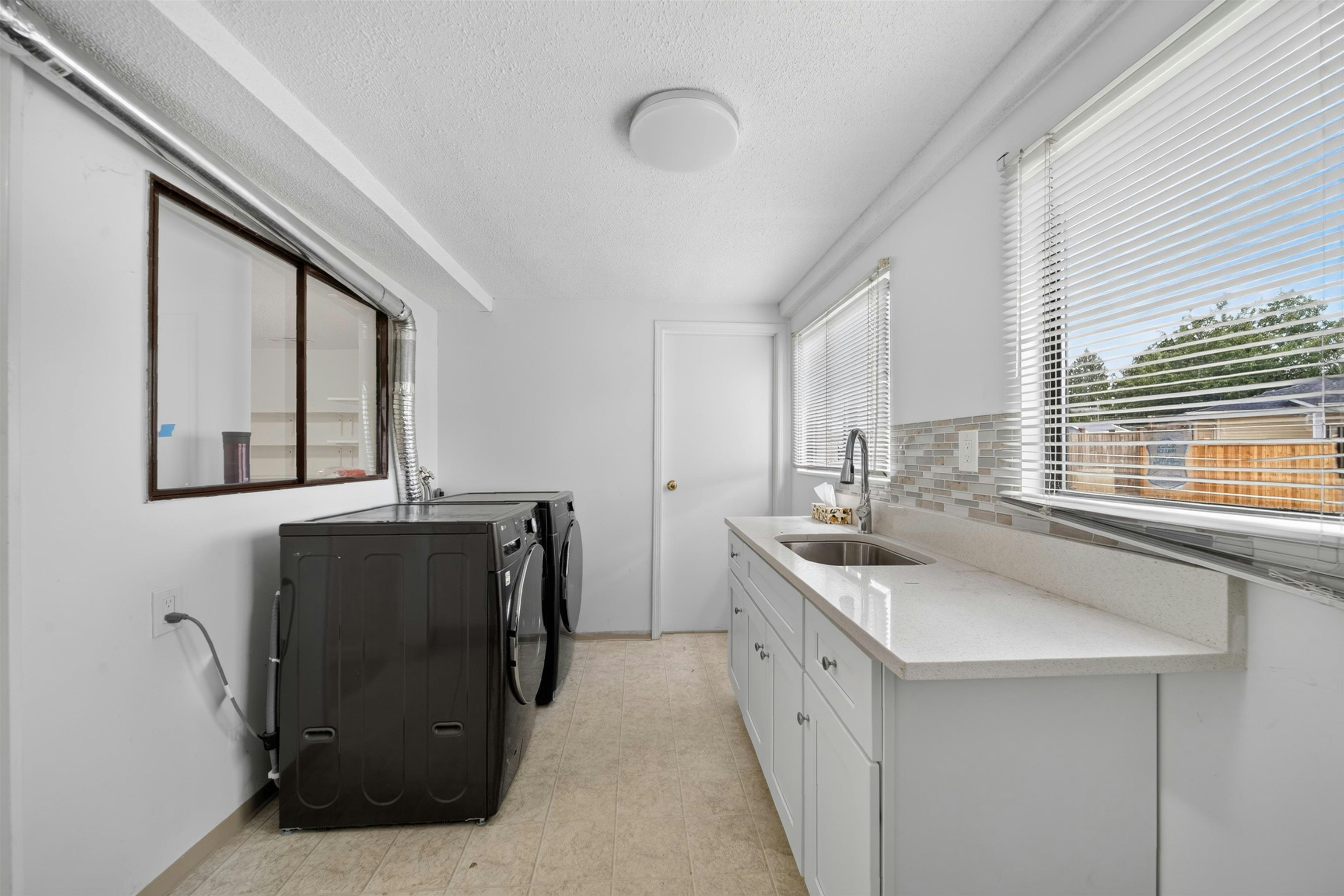 6439 Azure Road, Richmond, BC, V7C 2R8 - 27