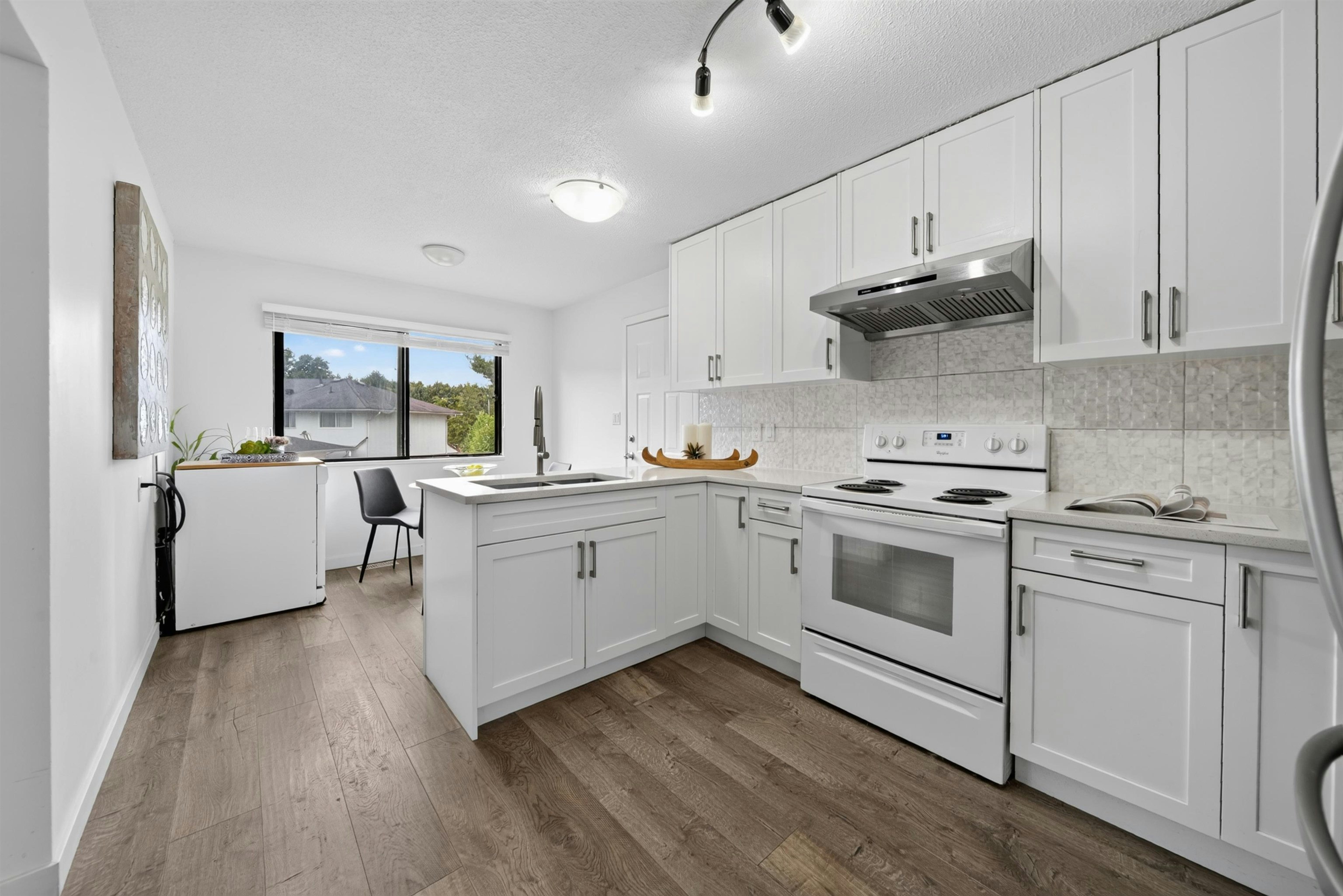 6439 Azure Road, Richmond, BC, V7C 2R8 - 14