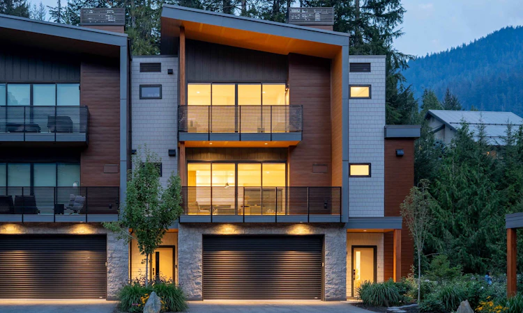 18-2077 Garibaldi Way