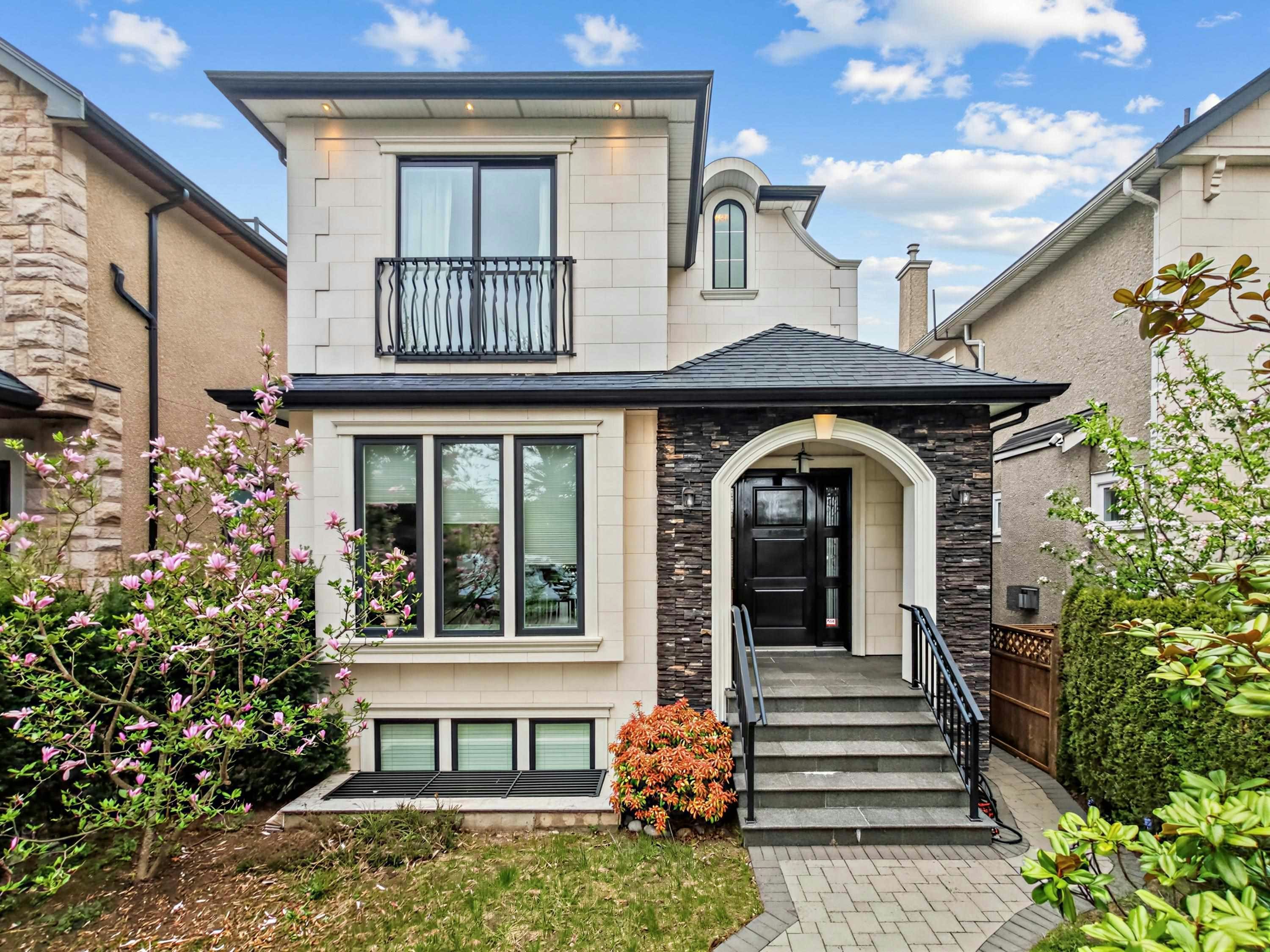 4555 W 9th Avenue, Vancouver, BC, V6R 2E2