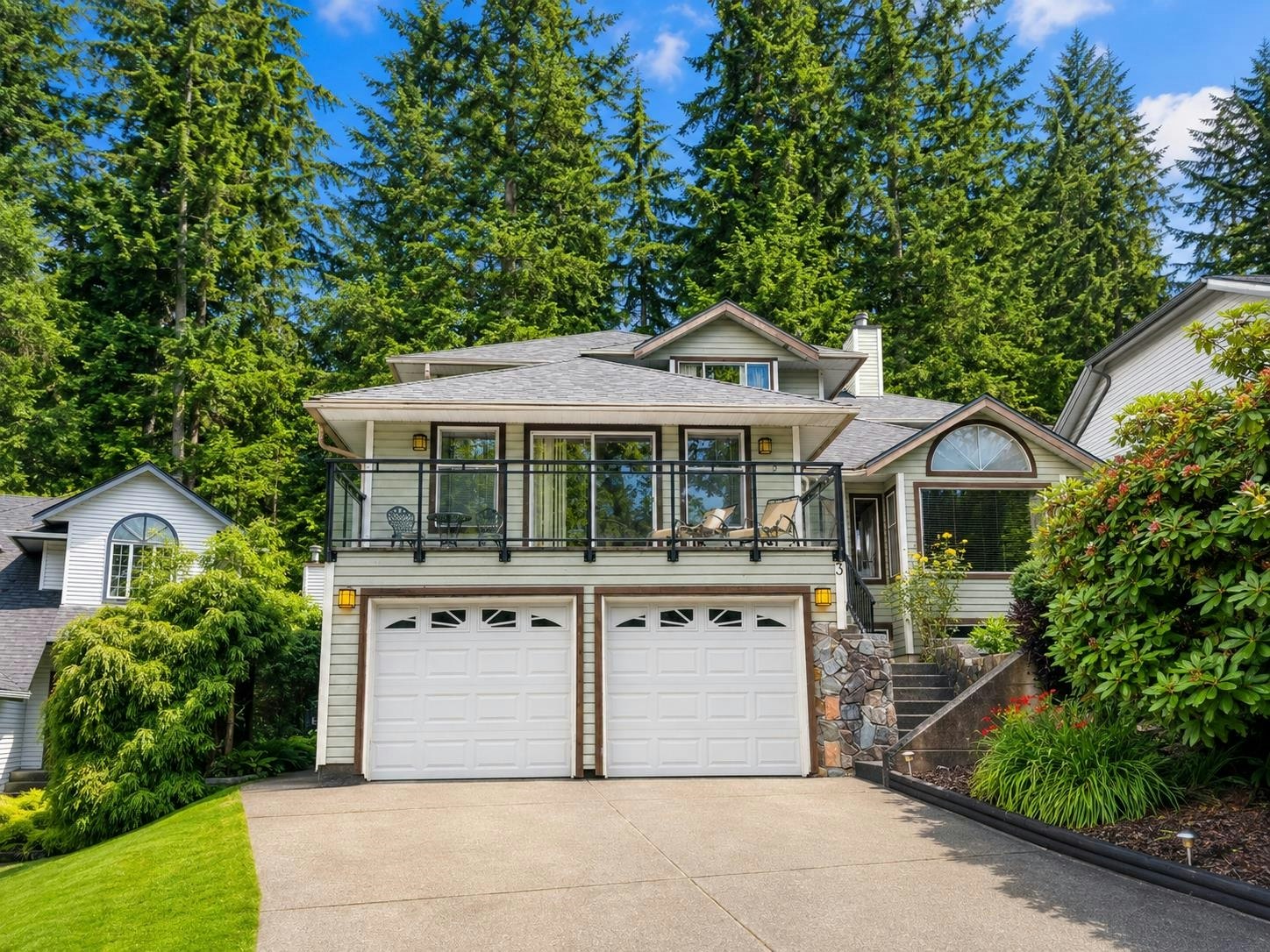 3 Chevalier Court, Port Moody, BC, V3H 4L3