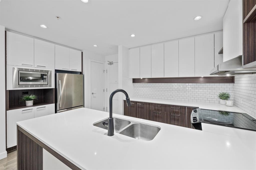 553 Foster Avenue, Coquitlam, BC, V3J 0B5 - 4