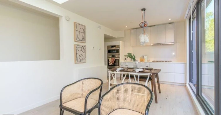 13-10 W 17th Avenue, Vancouver, BC, V5Y 1Z4 - 11