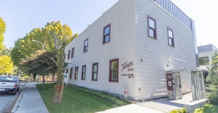 13-10 W 17th Avenue, Vancouver, BC, V5Y 1Z4