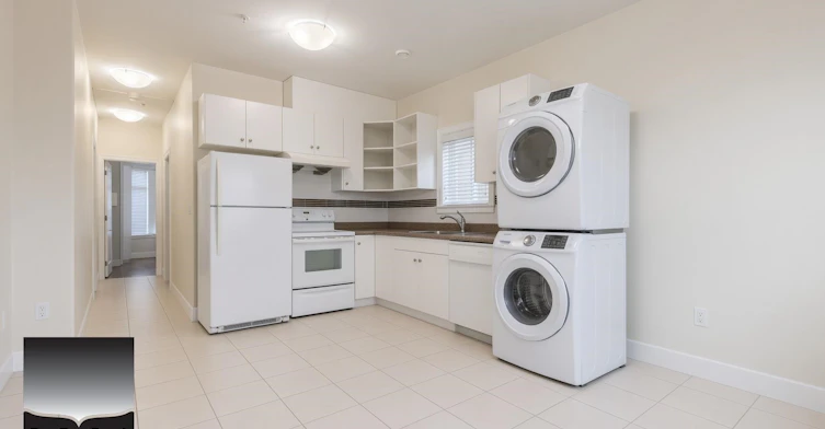 2572 E 2nd Avenue, Vancouver, BC, V5M 1C6 - 8