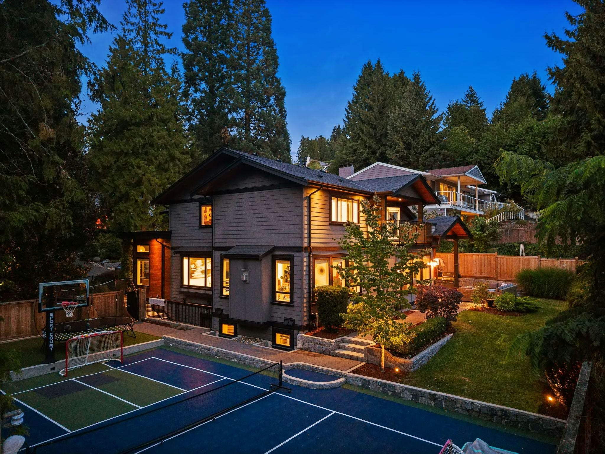 433 E Queens Road, North Vancouver, BC, V7N 4E7