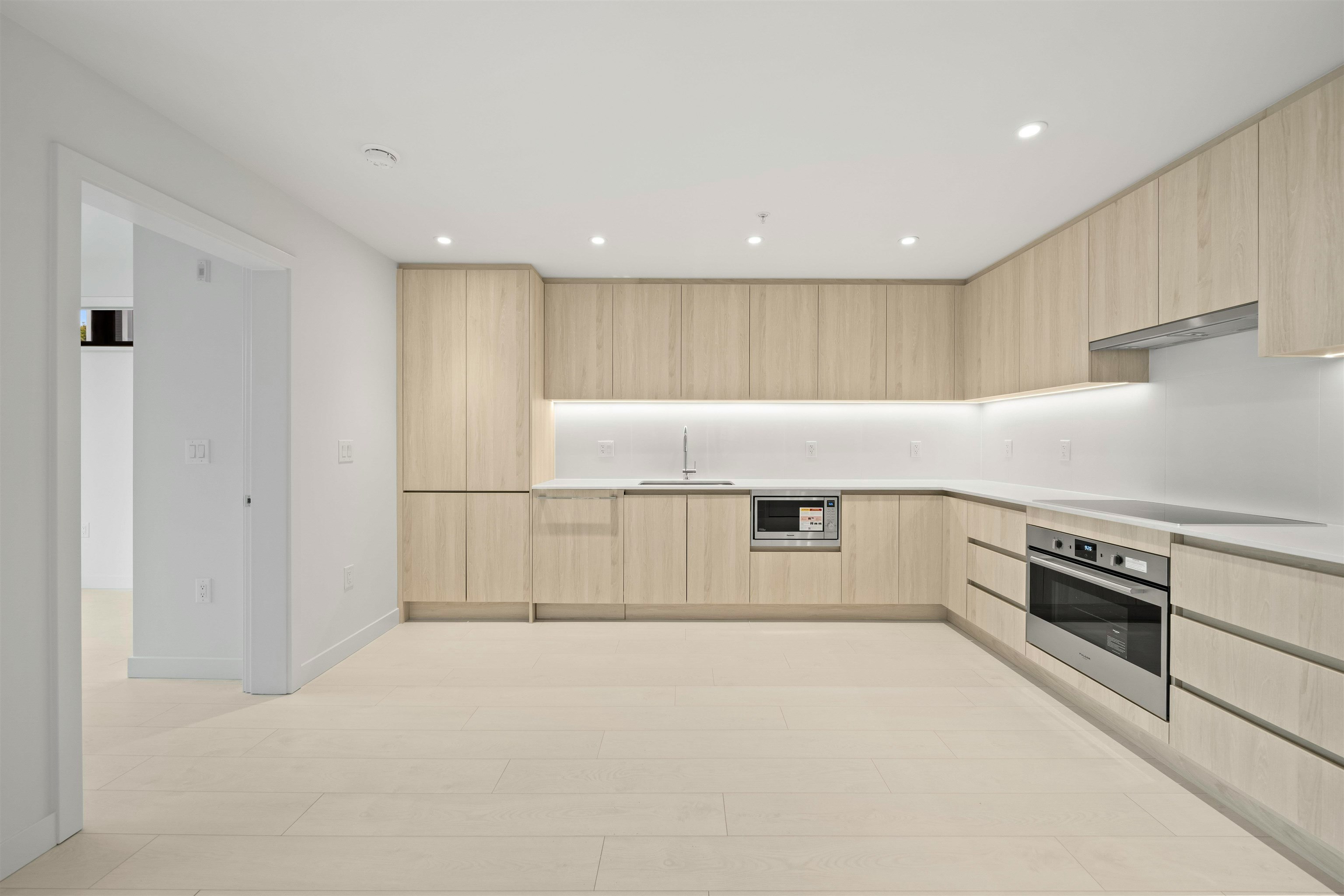 111-4928 Quebec Street - 3