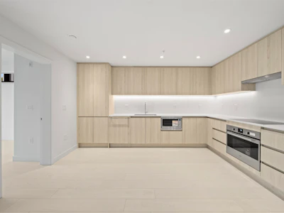 111-4928 Quebec Street - 3