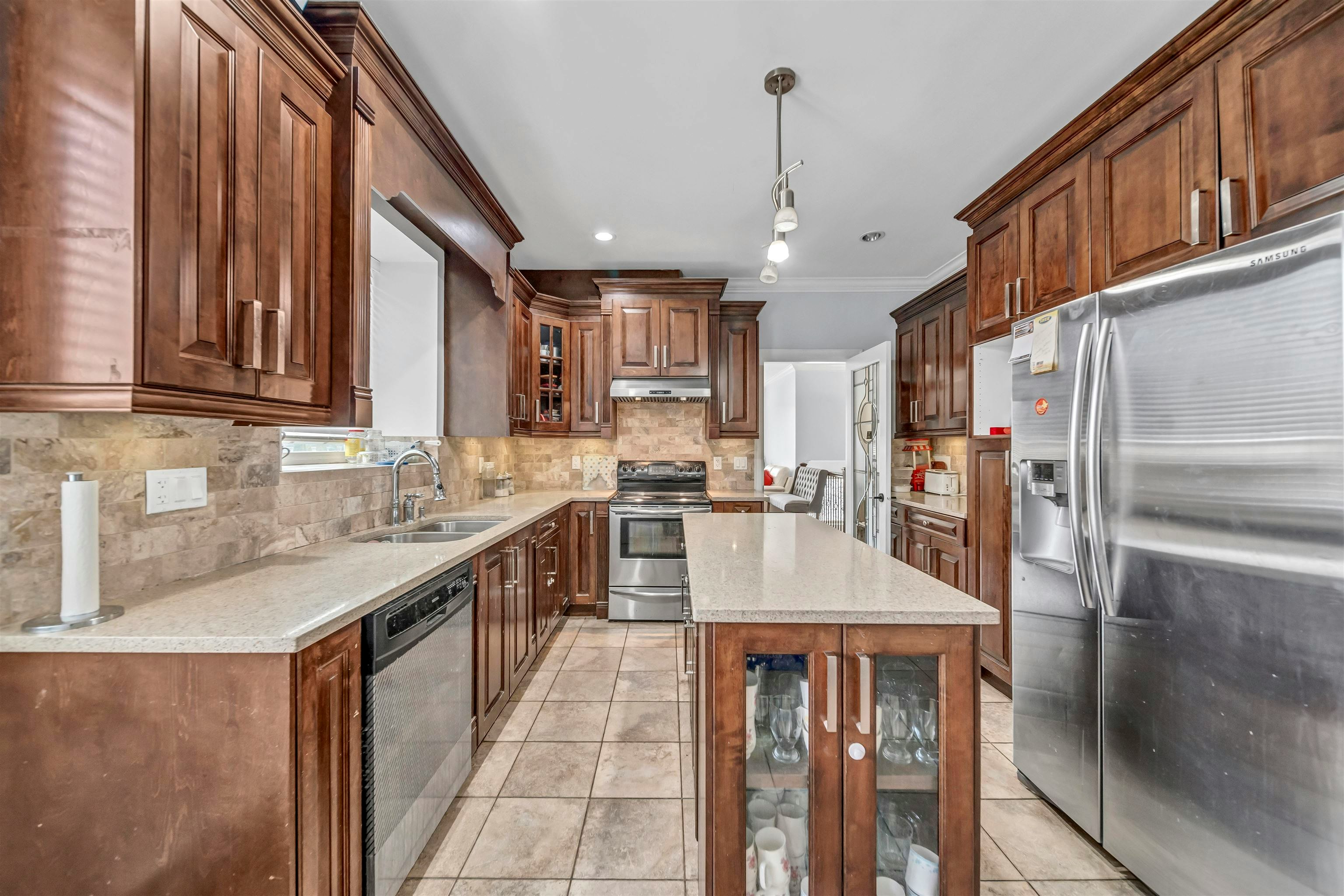 12101 84 Avenue, Surrey, BC, V3W 3G4 - 12
