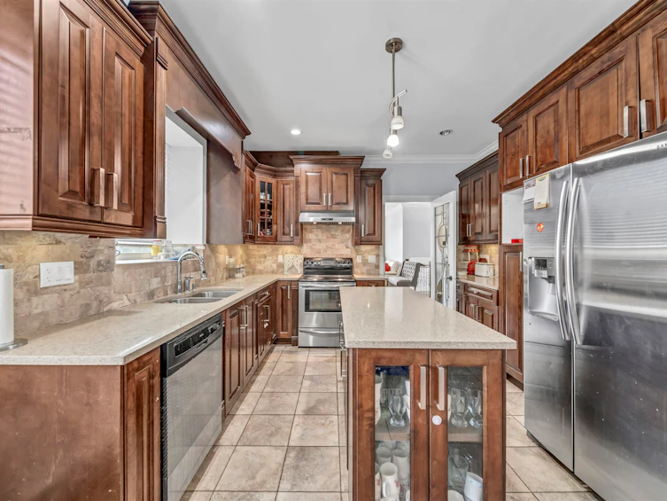 12101 84 Avenue, Surrey, BC, V3W 3G4 - 12