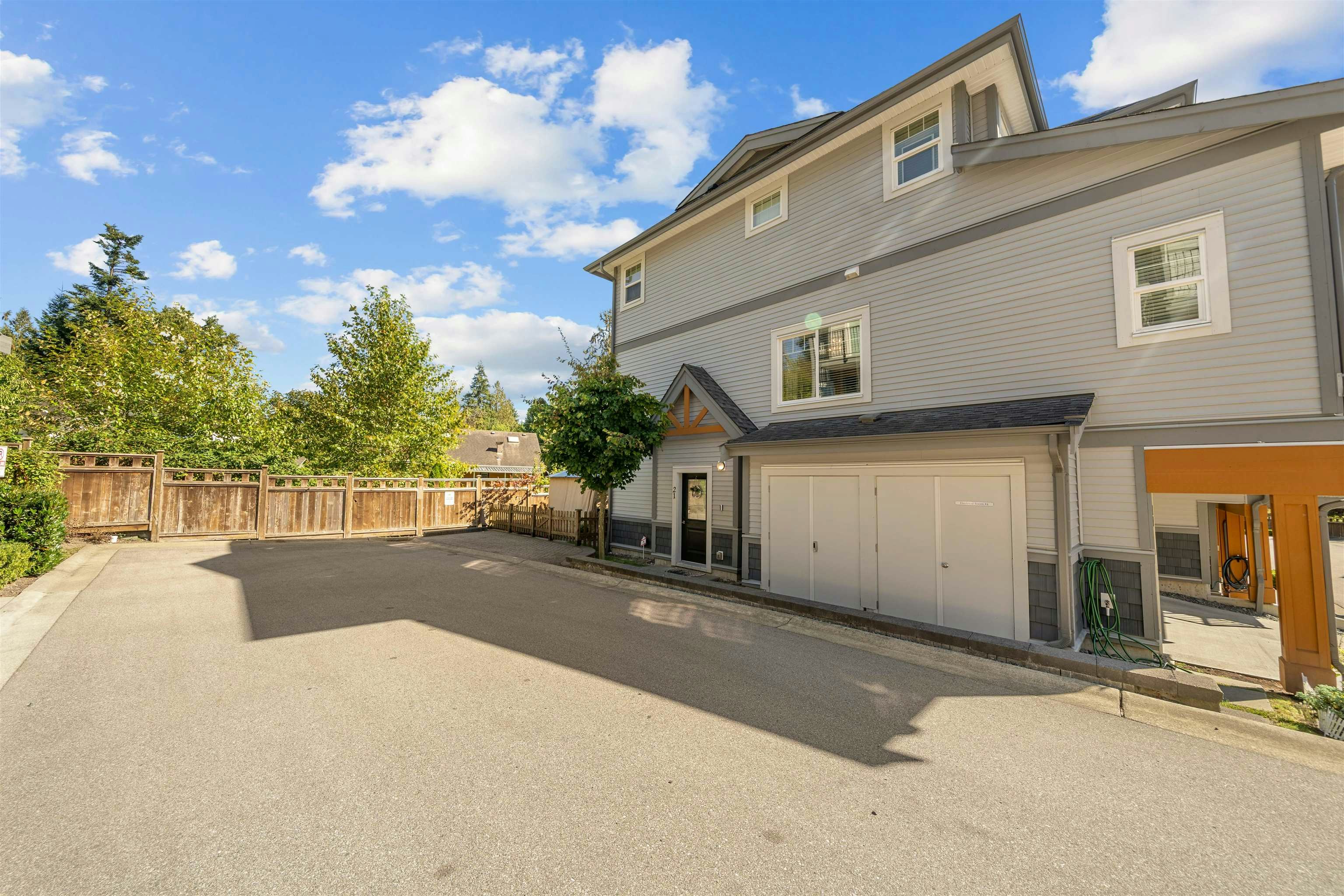 21-22810 113 Avenue - 3