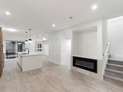 27-13895 64 Avenue - 3