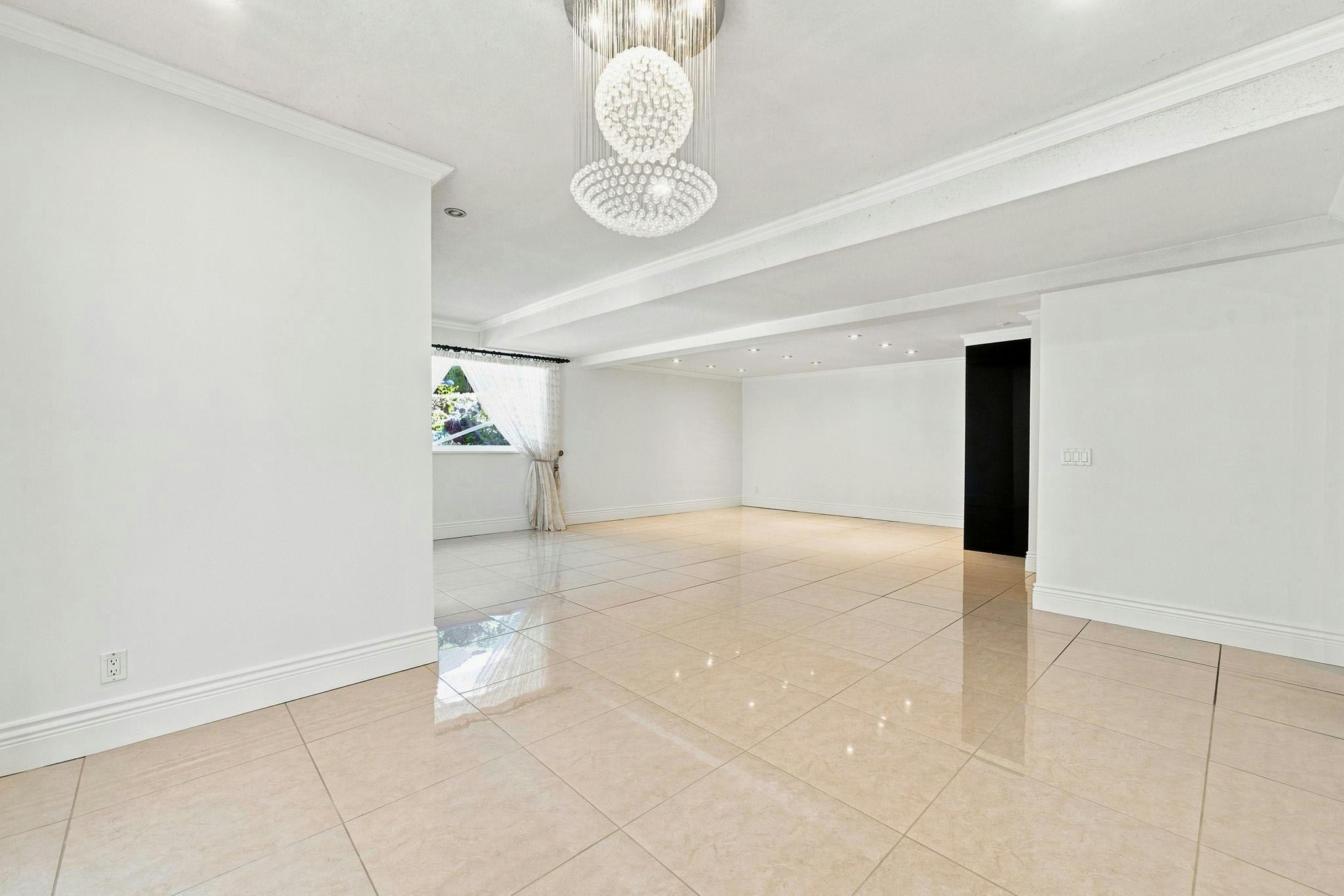 B-5553 Nancy Greene Way, North Vancouver, BC, V7R 4R6 - 5